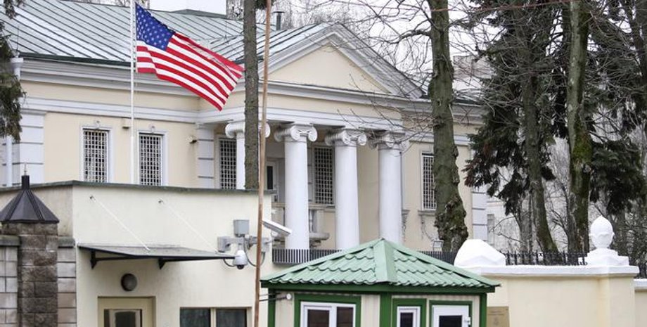 эвакуация дипломатов из Беларуси, американские дипломаты покидают Минск, семьи дипломатов вывозят из Минска