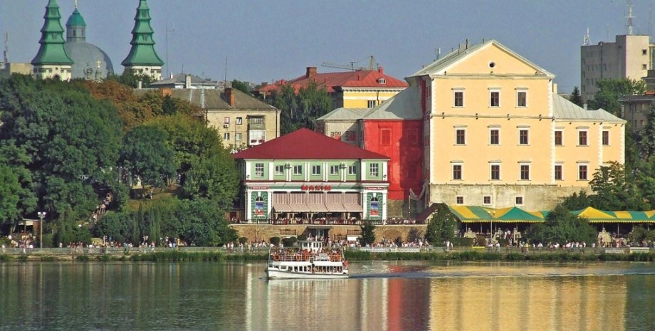 Вид на замок с Тернопольского озера