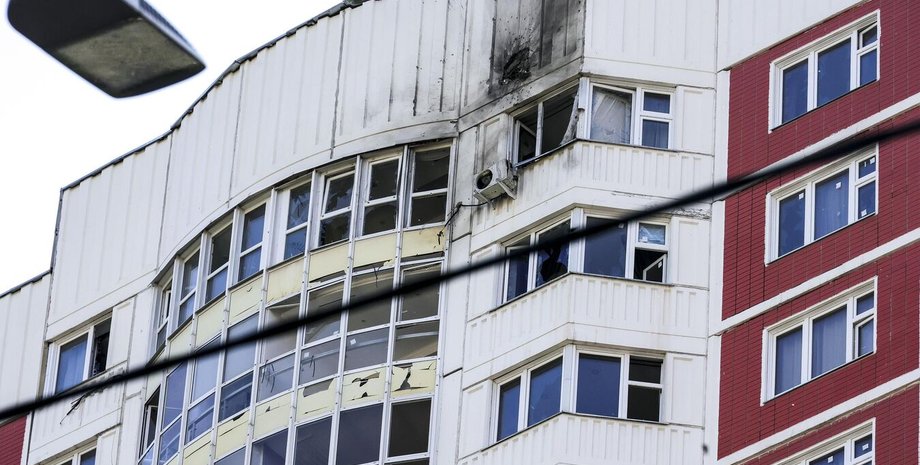 Дом, разрушения, поврежденное здание в Москве, последствия атаки БПЛА