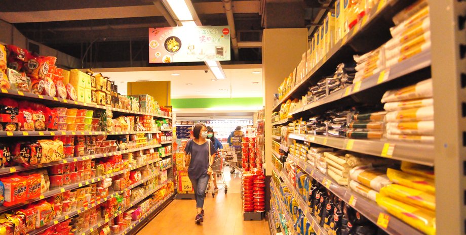 продукты, магазин, покупатели, продуктовый магазин, жещнина в продуктовом, женщина в магазине