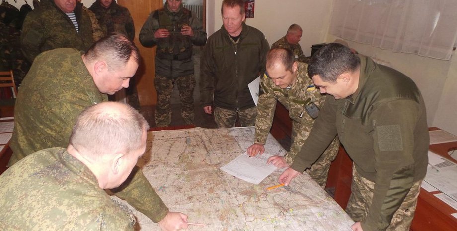 В совместном центре по контролю и координации / Фото: пресс-центр АТО