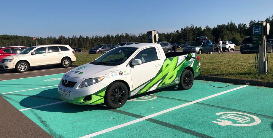 Електромобіль Тойота Королла, пікап Тойота, електрокар Тойота Королла, Toyota Corolla, електромобіль Toyota