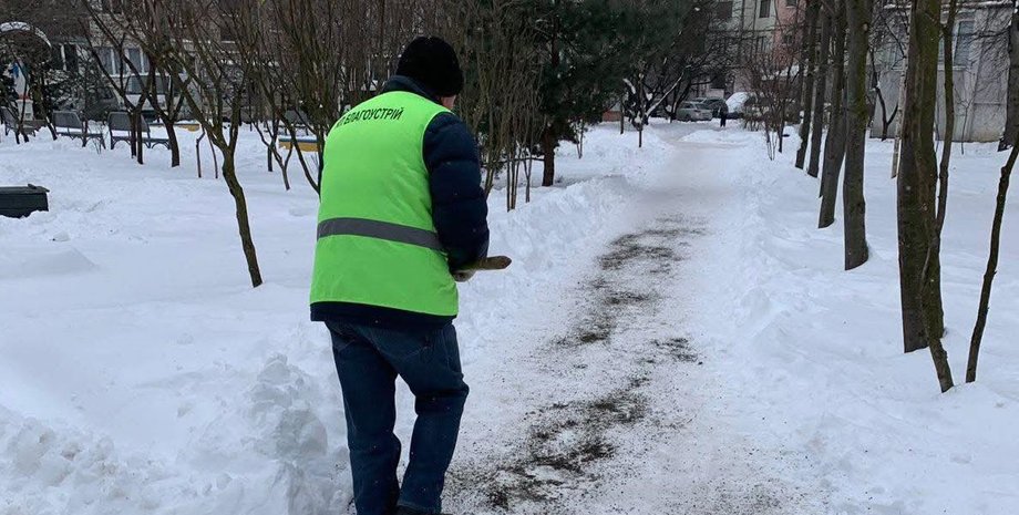 В Ивано-Франковске мужчина избил коммунальщика