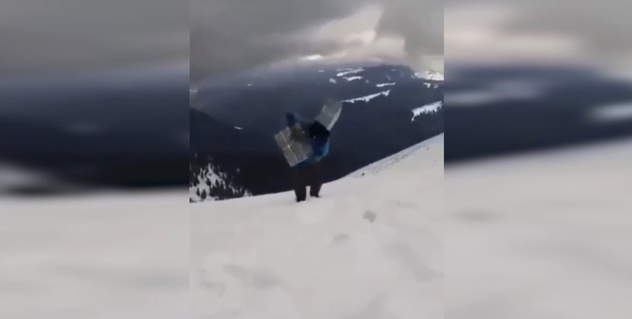 гора Менчул, контрабандисты