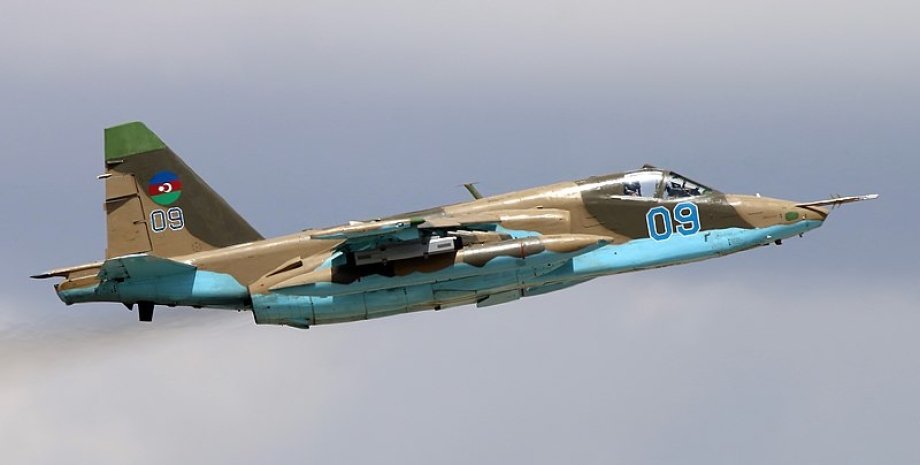 літак Су-25