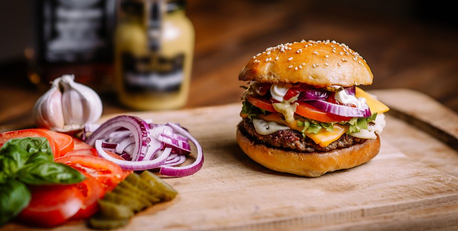 бургер с луком, бургер, лук, отравление в сша, массовое отравление, фастфуд