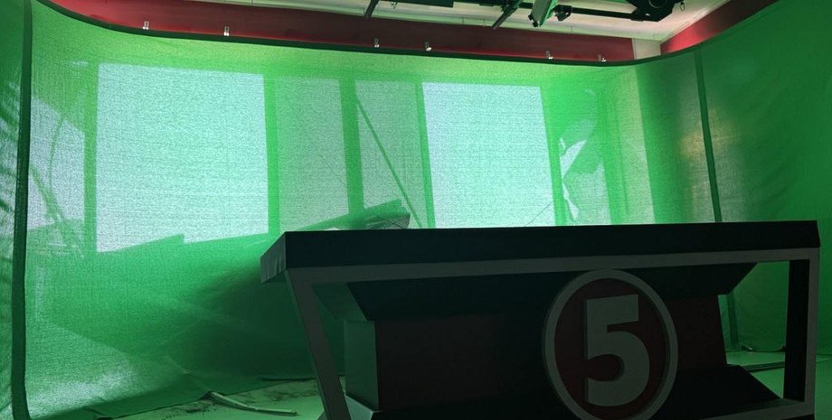 Студія 5 каналу постраждала під час обстрілу Києва