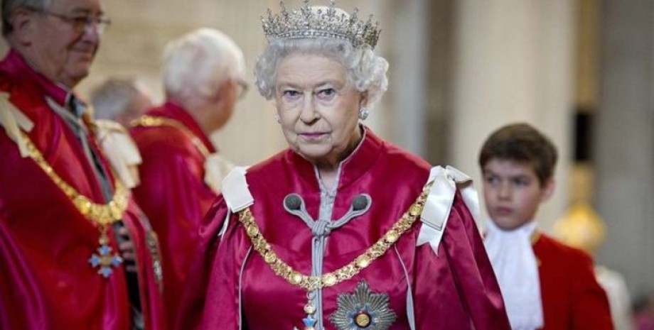 Елизавета II, корона