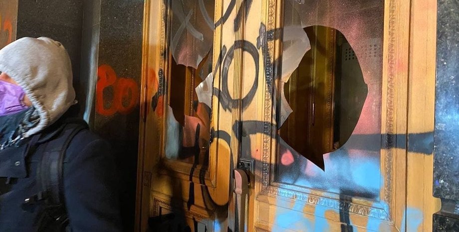 Сергей Стерненко, осуждение, ОП, акция протеста, вандалы, орден, изъятие