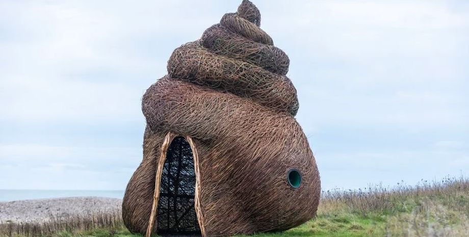 Скульптура неожиданной формы вызвала странные ассоциации у горожан, курьезы, приколы, современное искусство