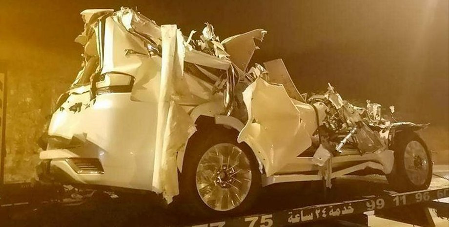 Автовоз с Toyota Land Cruiser 300 попал в аварию