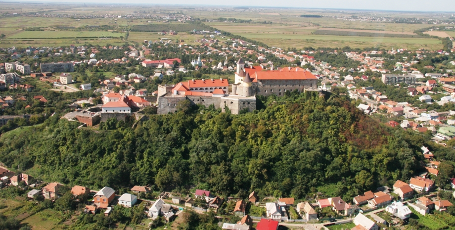 замок "Паланок" раскопки, история, археология, археологи, артефакт, Закарпатье, Мукачево, замок, ров, находка, ученые, Украина