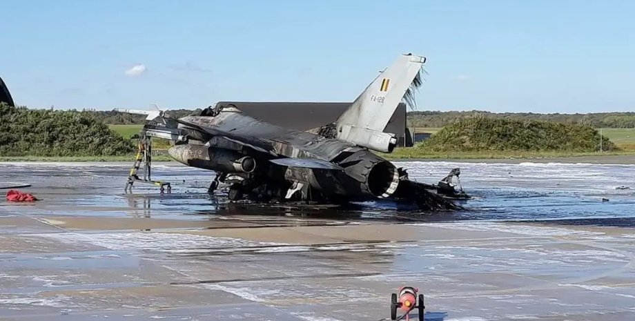 Обломки F-16, авиакатастрофа США, падения самолетов, крушения самолетов, аварии самолетов, крушение B-1, падение F-35, массовые авиакатастрофы