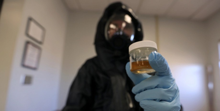 мужчина в противогазе с вирусом вирус, образец, перчатки, защита