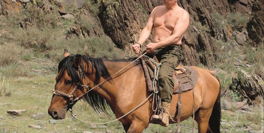 Демонстрация президентской маскулинности — одна из ключевых задач федеральных СМИ