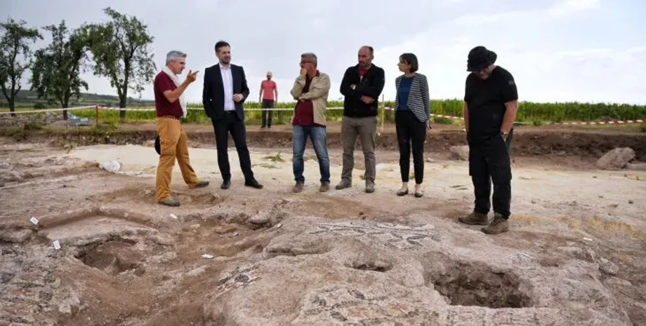 император, раскопки, Косово, Византия, мозаика, надпись, базилика, происхождение, Юстиниан, культура, сообщество, эпоха, ЕС, археолог, археология, исследования, находка