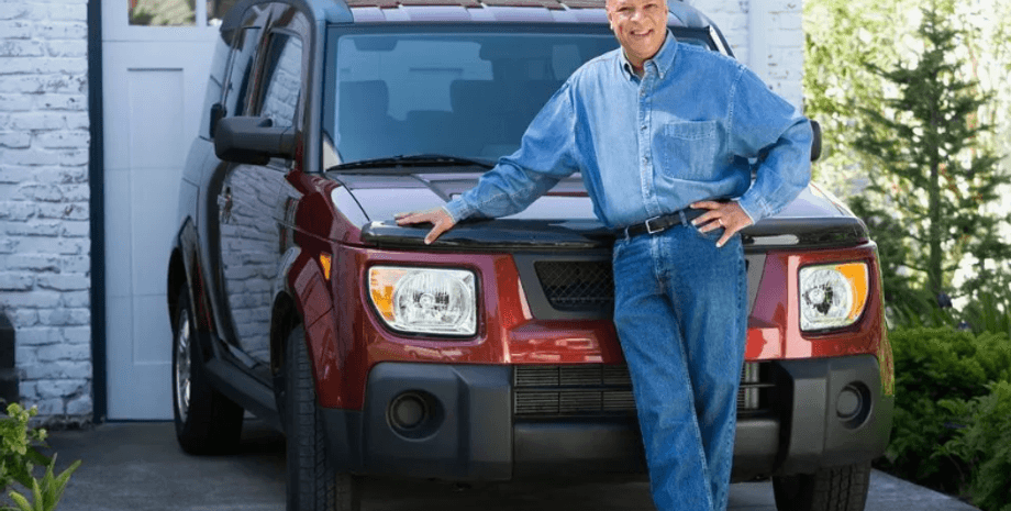 чоловік провчив туристів за неправильне паркування