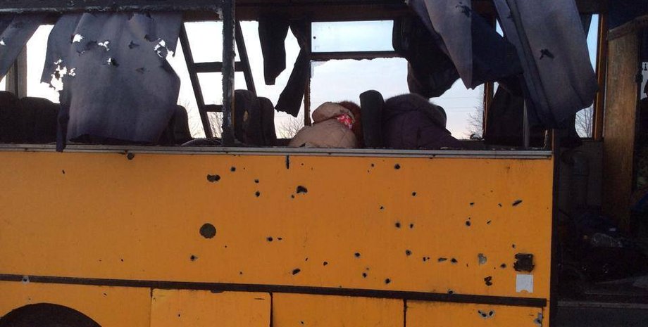 Автобус, расстрелянный под Волновахой / Фото: "Обозреватель"