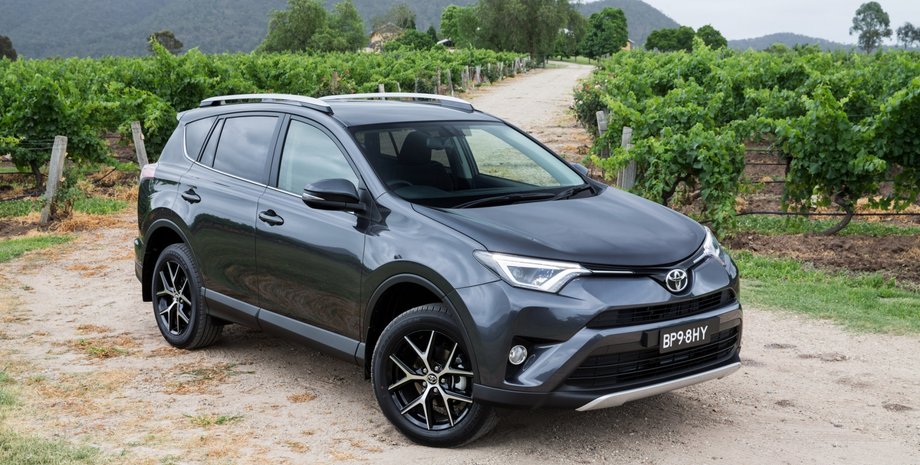 Кроссовер Toyota RAV4 четвертого поколения