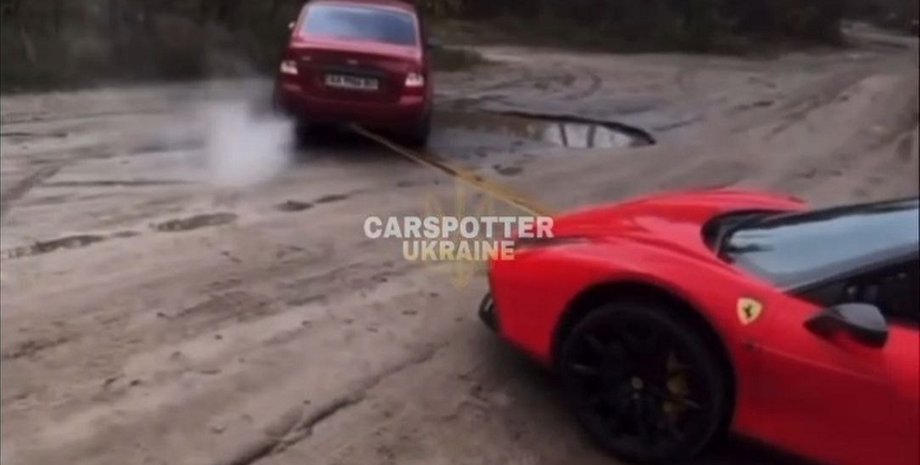 Ferrari буксируют