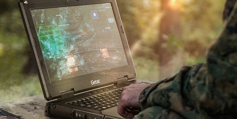 Военный, ноутбук