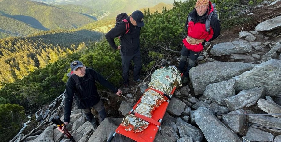 Карпаты, Говерла, гора Говерла, подъем на Говерлу, туристы, туризм, горный туризм, ГСЧС, спасатели