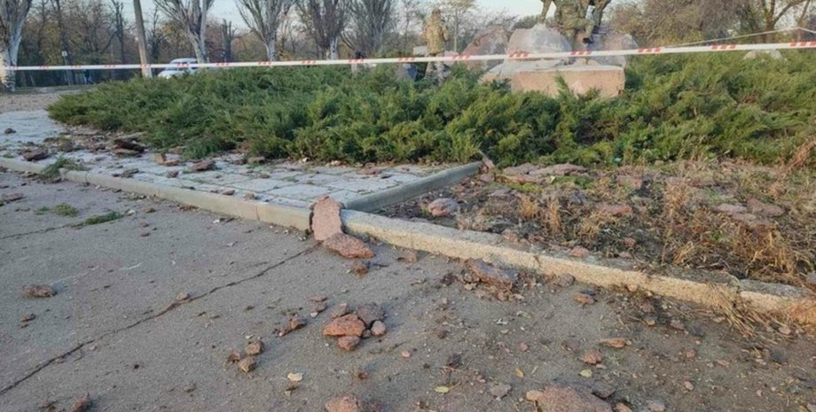 підрив радянський пам'ятник обеліск Скорботна мати вибухівка Миколаїв