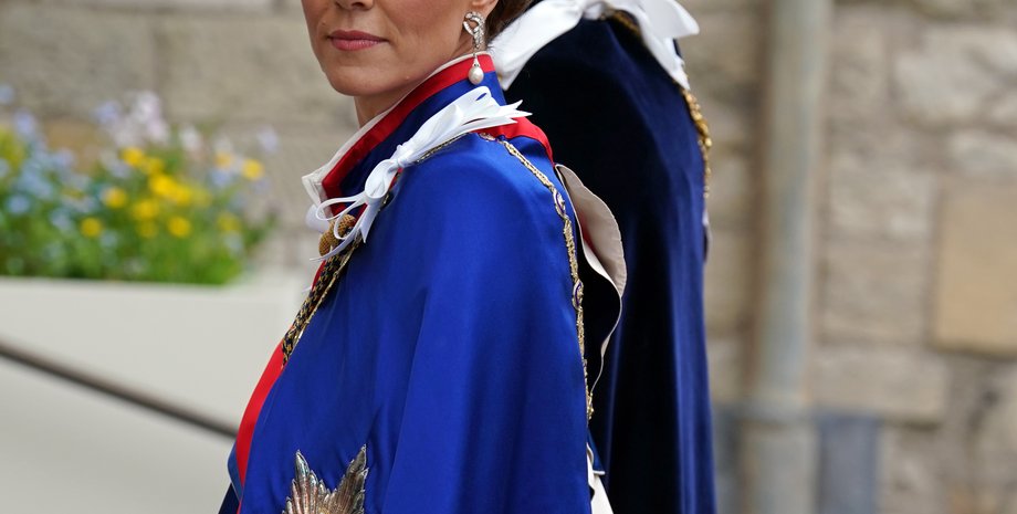 Кейт Міддлтон, Кейт Міддлтон коронація, Кейт Міддлтон не зробила реверанс перед каміллою, Кейт Міддлтон була зла на каміллу