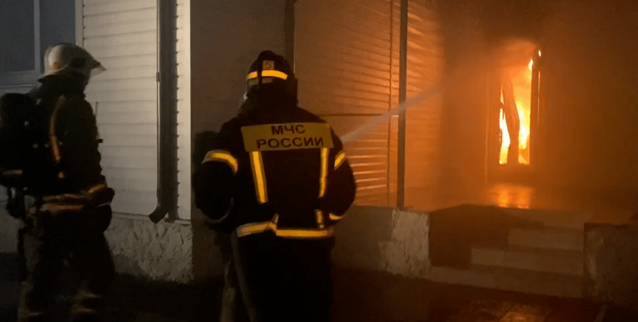 Пожар в Курской области Пожар, склад, МЧС РФ, Россия, взрывы, Курская область