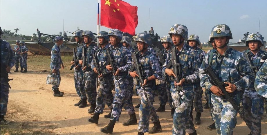 солдати НВАК