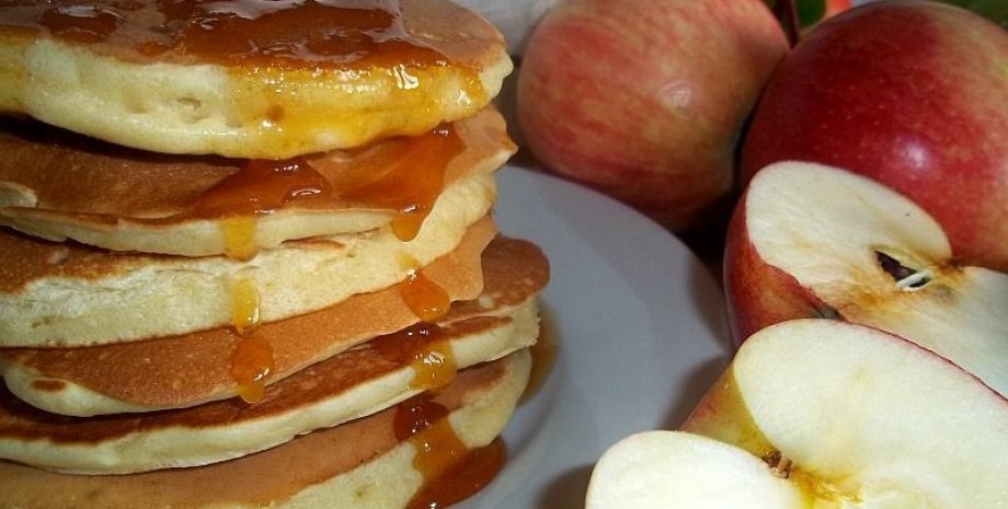 Яблучні млинці Яблучні млинці, млинці з яблуками, млинці з яблуками рецепт