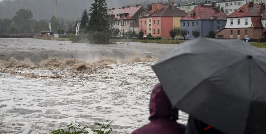 Негода в Європі, циклон Борис накрив Східну Європу, сильні дощі, повені, сходження лавин в Австрії