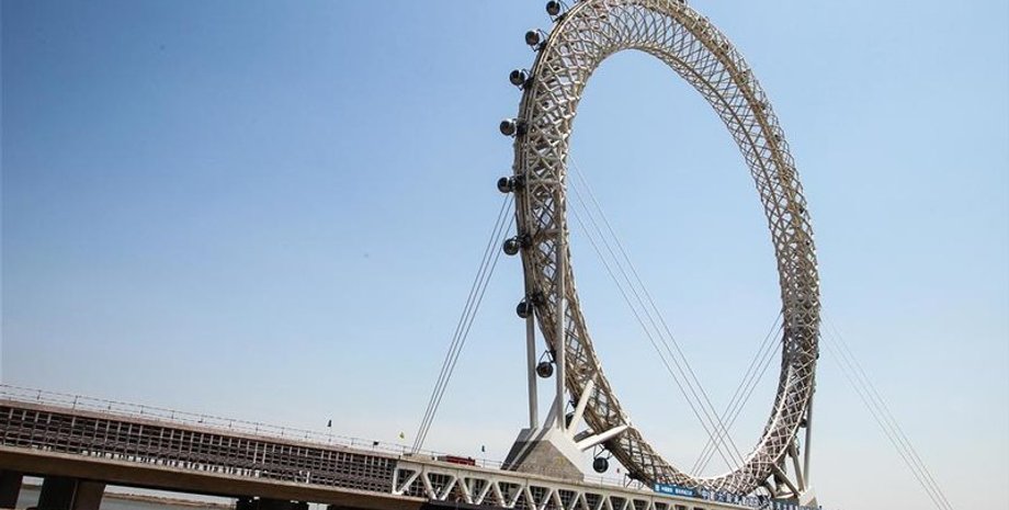 Уникальное чертово колесо в Китае / Фото: news.cn