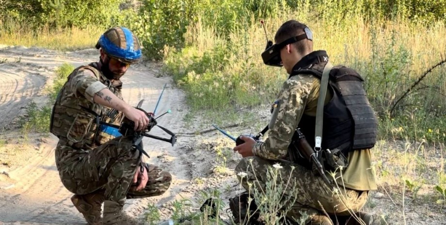 українські солдати з дронами ЗСУ, дрони, безпілотники