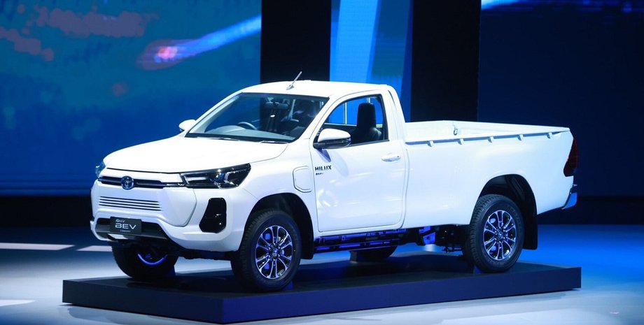 електромобіль Тойота хайлюкс, Тойота, пікап Toyota Hilux, Toyota Hilux Revo BEV, електромобіль Toyota