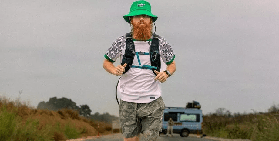 Мужчина пытается пробежать всю Африку, турист, блогер, путешественник, пробежать всю Африку за 240 дней, Hardest Geezer,