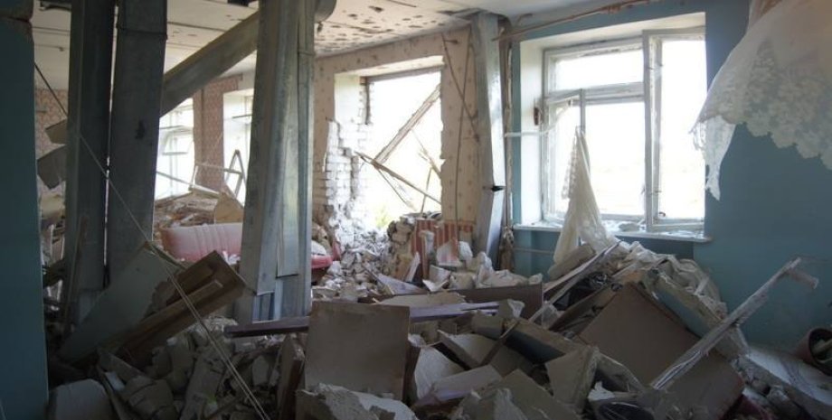 Разрушенная школа в Луганске / Фото: obozrevatel.com