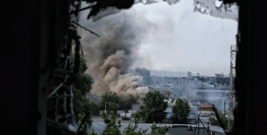 Атака на Киев сегодня вызвала задымление в нескольких районах