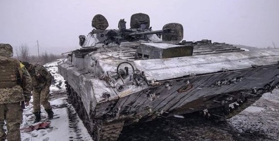 Противник продолжает наступление, но основные усилия сосредоточил на окружении Киева, Харькова, Чернигова и Николаева