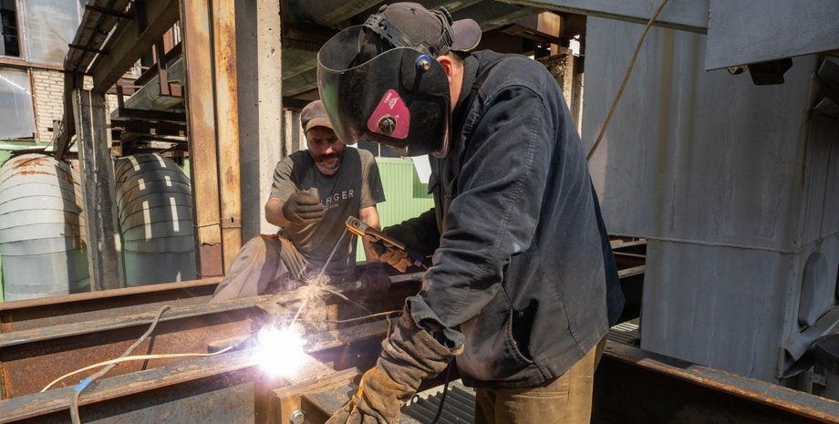 Рада обсуждает изменения по бронированию работников Украины