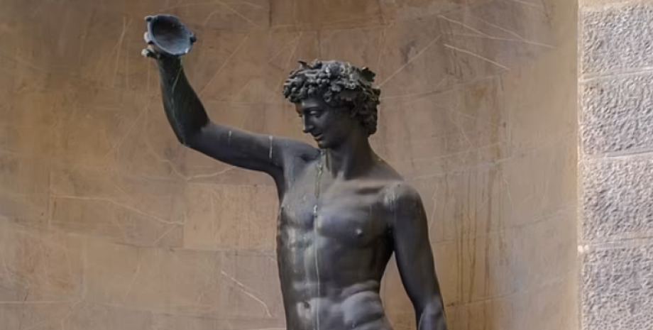 Туристка у Флоренції влаштувала імітацію статевого акта зі статуєю Вакха, історична пам'ятка, хуліганство, скандал, фото, Італія, приколи