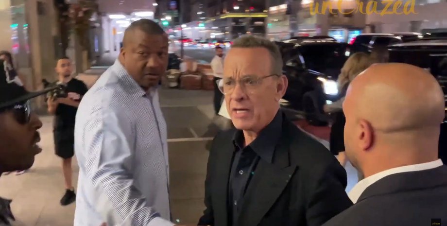 Том Хэнкс, рита уилсон, фанаты. фанаты напали, скандал