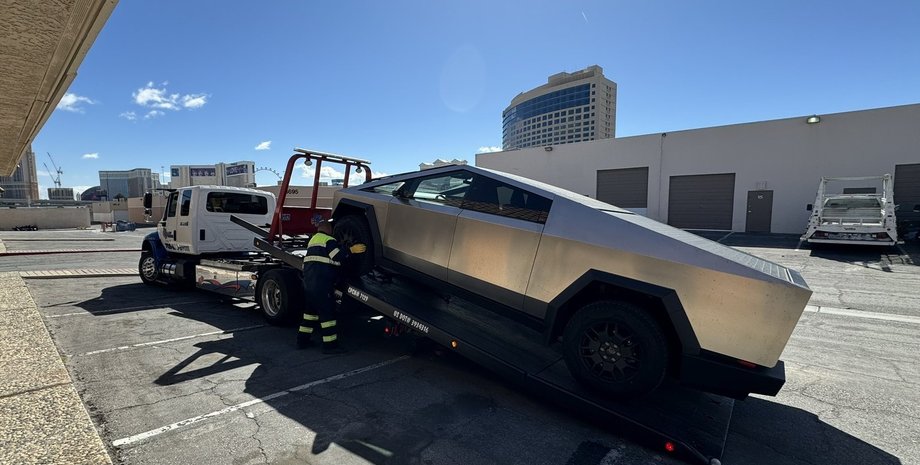 пікап тесла зламався, Tesla Cybertruck, пікап Tesla Cybertruck, електромобіль Tesla