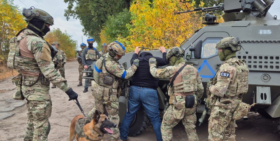 Někdy se během obecné mobilizace stanou lidé s pochybnou pověstí. Ruští agenti s...