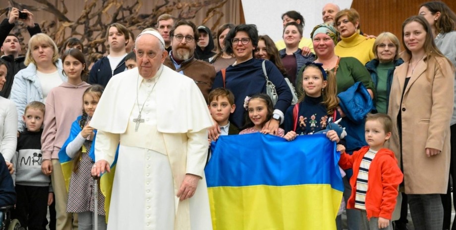 папа римський франциськ, український прапор, україна, ватикан