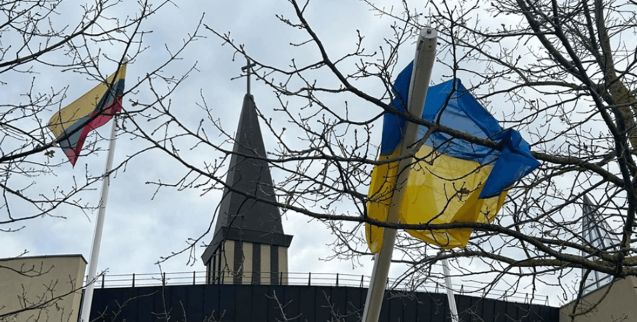 Литва, українці за кордоном, флагшток, прапор