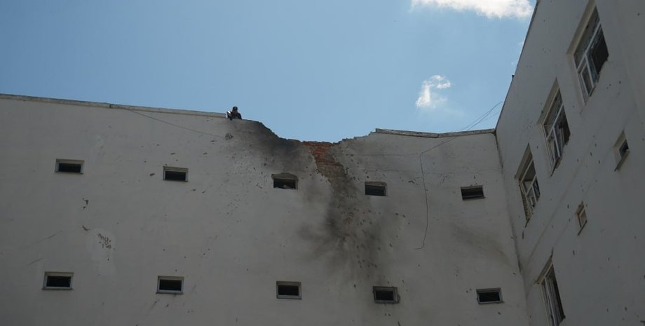 ВС РФ обстреляла Сумской университет, ранены около 60 человек, есть разрушения, сообщила военная администрация и прокуратура