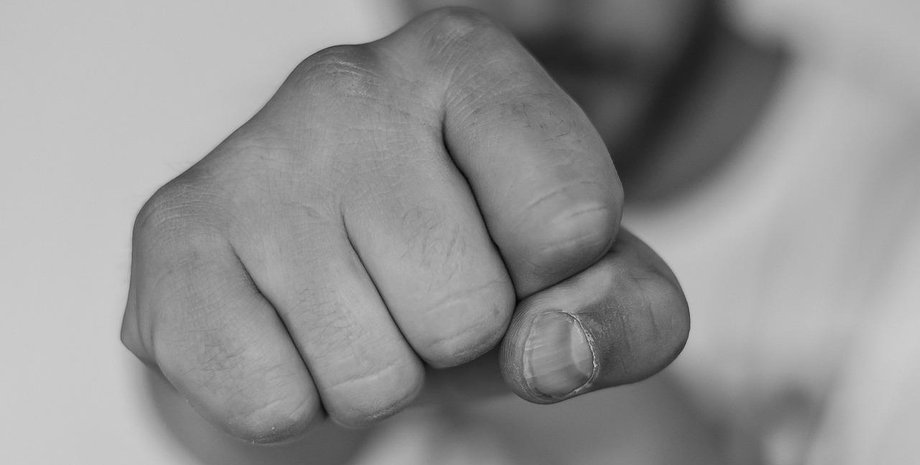 Удар, кулак, чоловік, фото