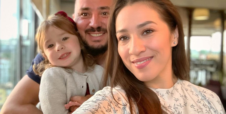 Наталка Карпа з чоловіком та донькою