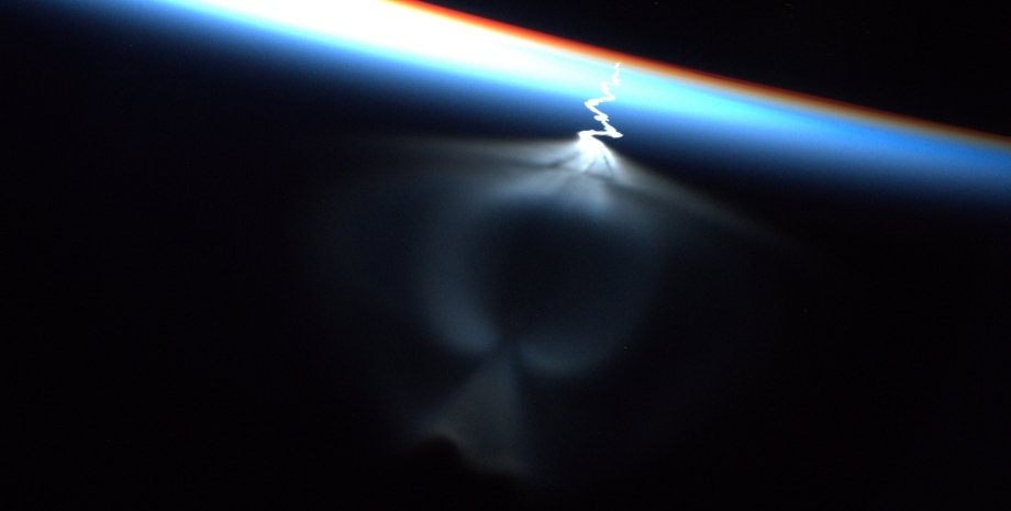 фотографія космосу з МКС, космічний ангел, Саманта Крістофоретті